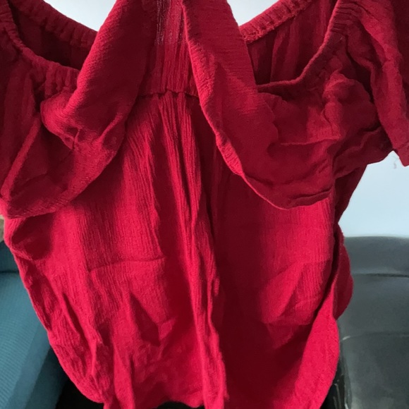 Red Streetwear Society Flowy Off Shoulder Top - Picture 3 of 12